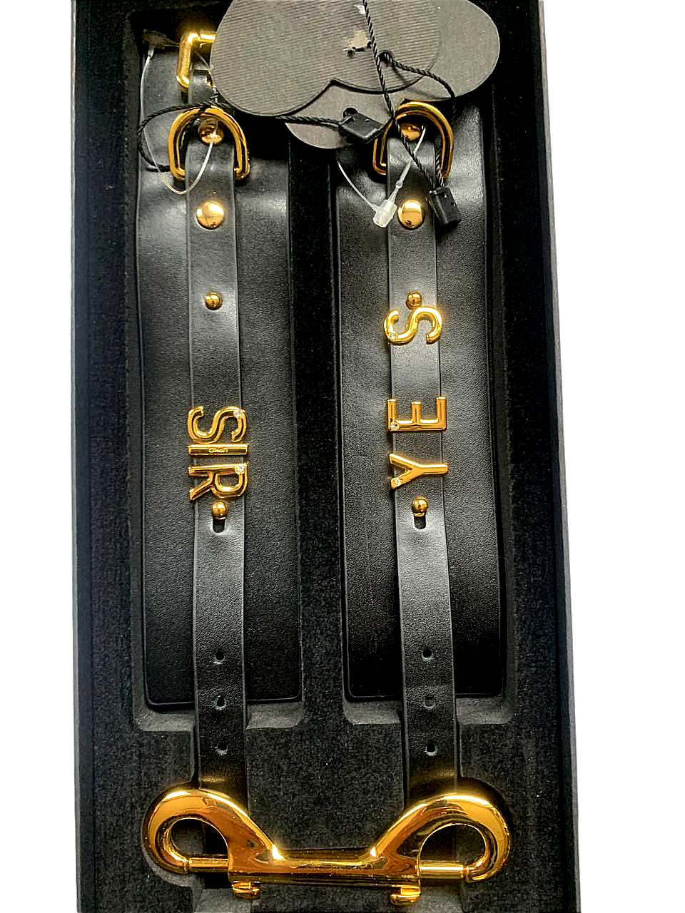 Наручники з написом YES SIR від UPKO з італійської шкіри, чорні із золотою фурнітурою