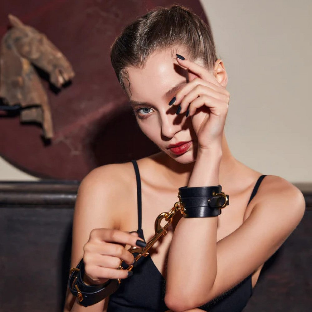 Наручники UPKO Handcuffs італійська шкіра, чорні, розмір L