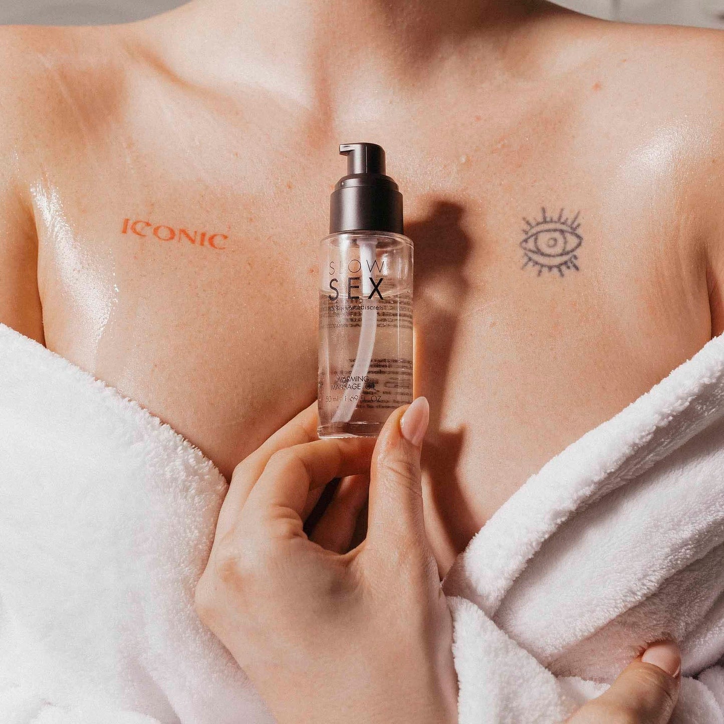 Розігріваюча їстівна масажна олія Bijoux Indiscrets WARMING MASSAGE OIL Slow Sex