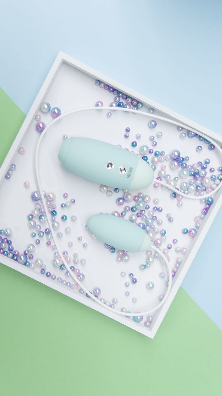 Вакуумний стимулятор з віброяйцем 2-в-1 KISTOY Miss VV Cyan