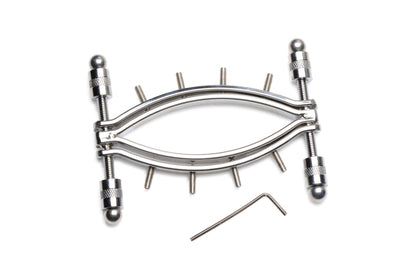 Затискач для вагіни Master Series: Spread 'Em Poker Vagina Clamp with Adjustable Pressure Screws, ши